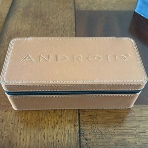 Watch case for 3 watches good for traveling